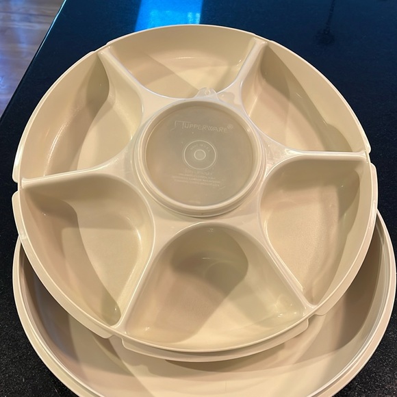 Vintage Tupperware Divided Veggie / Fruit / Appetizer Tray - Picture 4 of 13